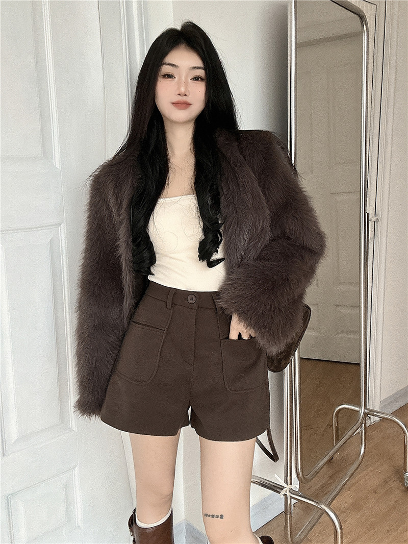 Actual shot of woolen high-waisted wide-leg shorts for women, loose slimming A-line straight pants for outer wear and elegant boot pants