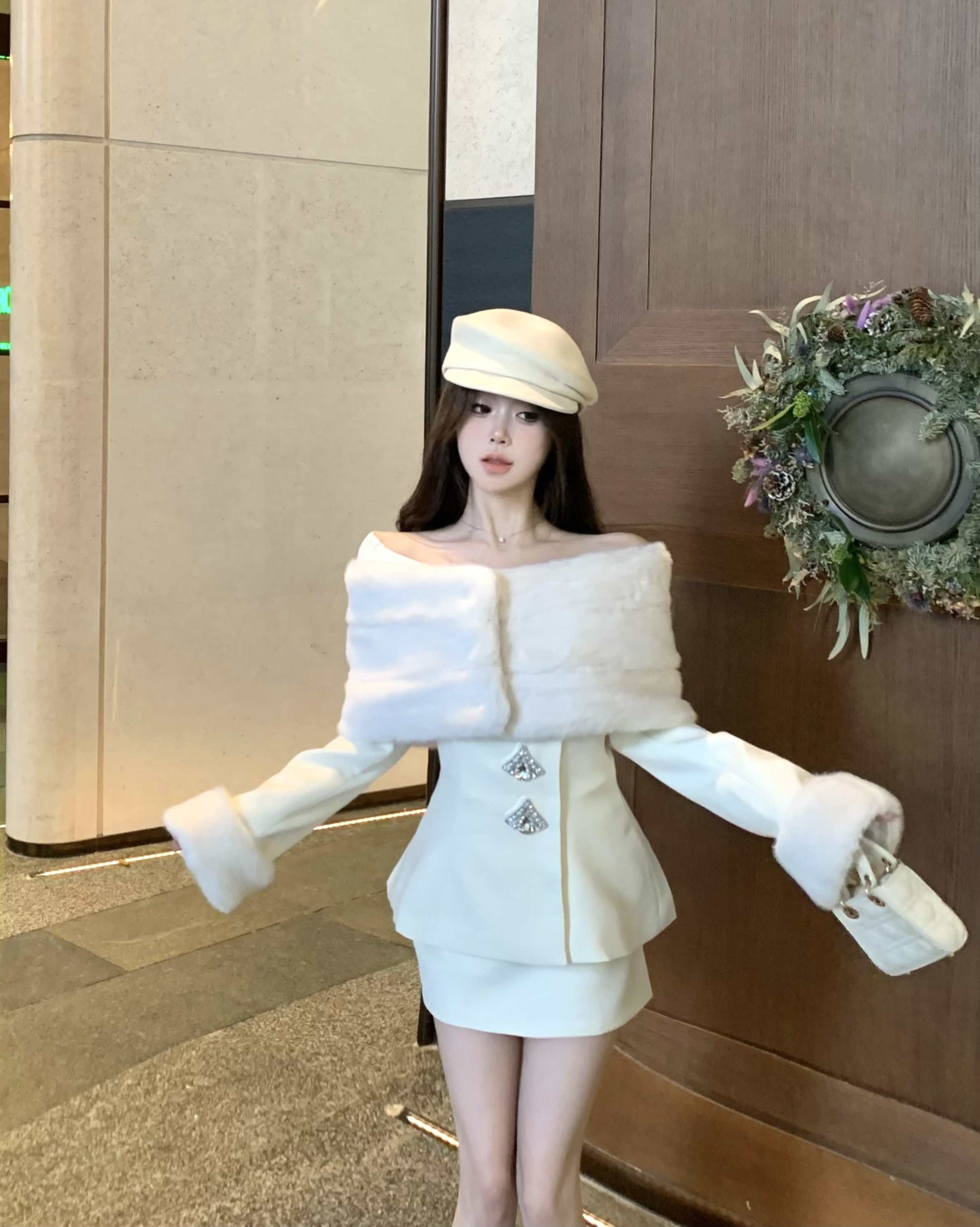 一字肩仿狐狸毛水鑽皮草外套短裙夾棉小香風兩件套女