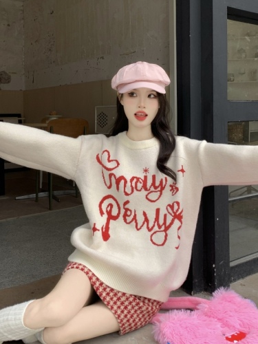 Actual shot of sweet style suit with contrasting letter embroidery, soft waxy sweater, winter A-line skirt and skirt, two-piece set