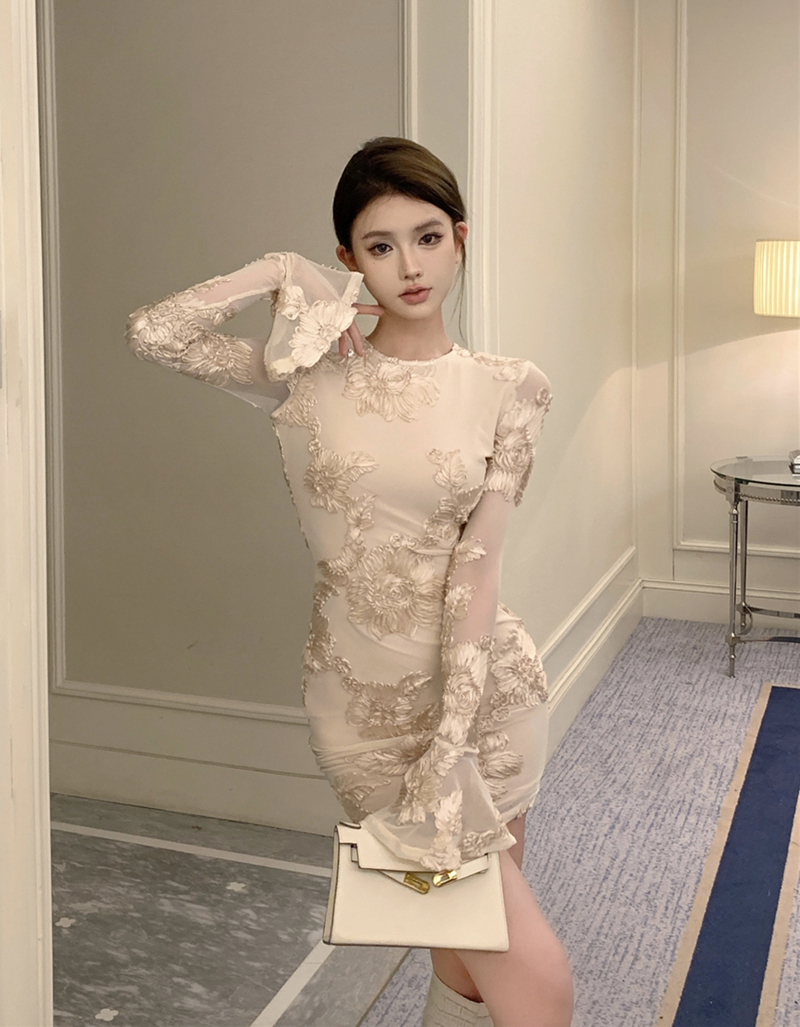 實拍性感高級感重工繡花連衣裙露背喇叭袖禮服包臀裙女