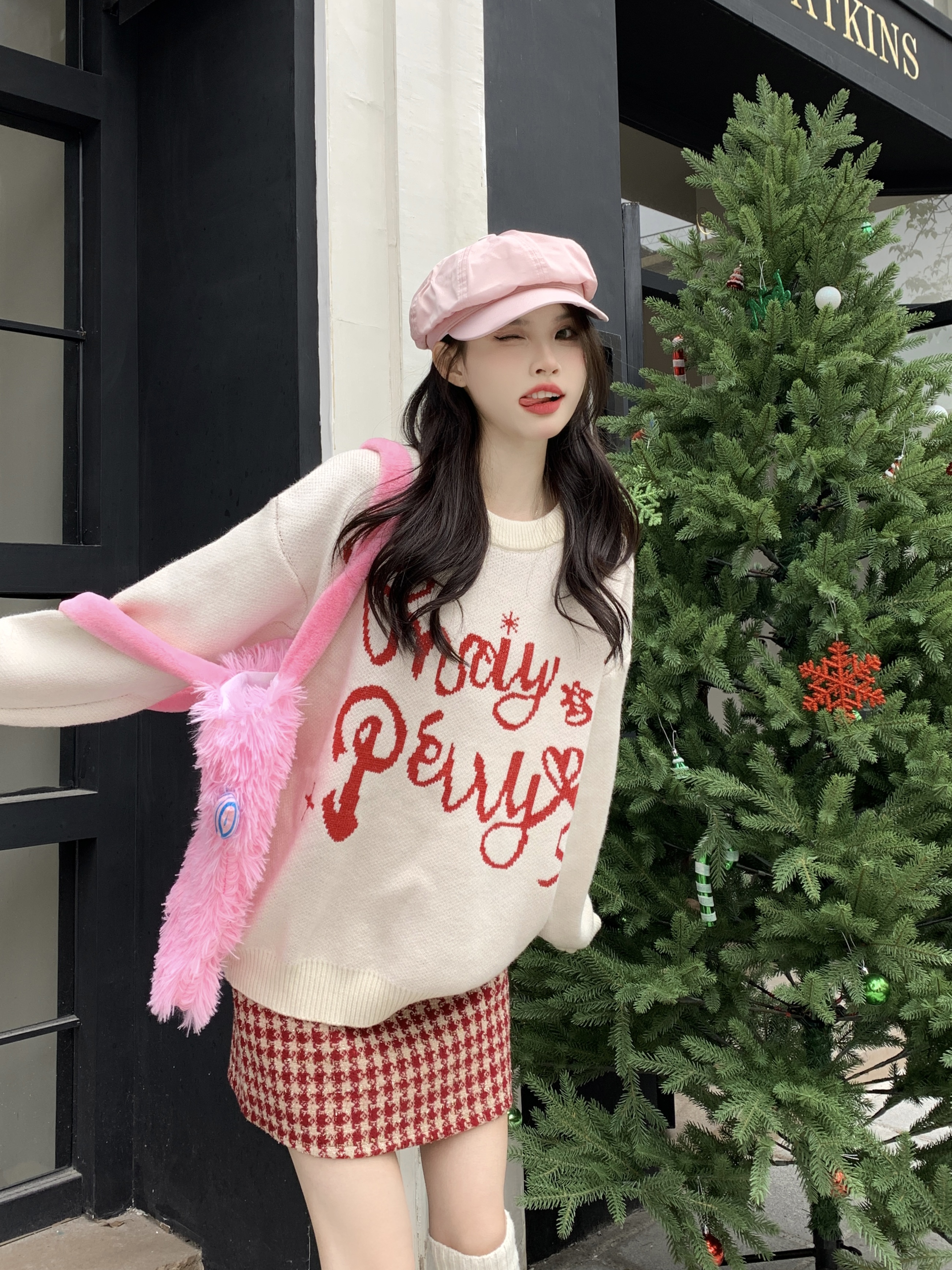 Actual shot of sweet style suit with contrasting letter embroidery, soft waxy sweater, winter A-line skirt and skirt, two-piece set