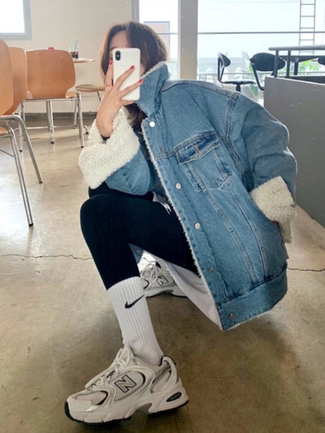 Original Internet celebrity fashionable and handsome loose bf lazy style spliced ​​lamb hair plus velvet denim jacket for women winter