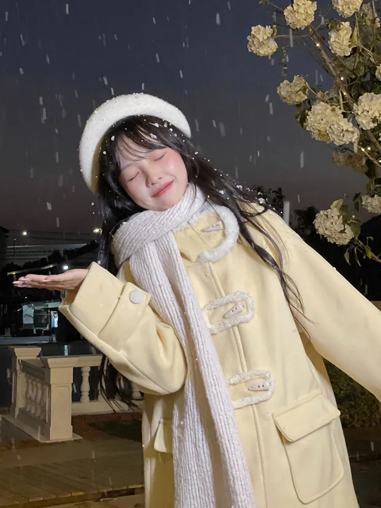 高級感黃色連帽呢子大衣女中長款2023秋冬裝小個子牛角扣毛呢外套