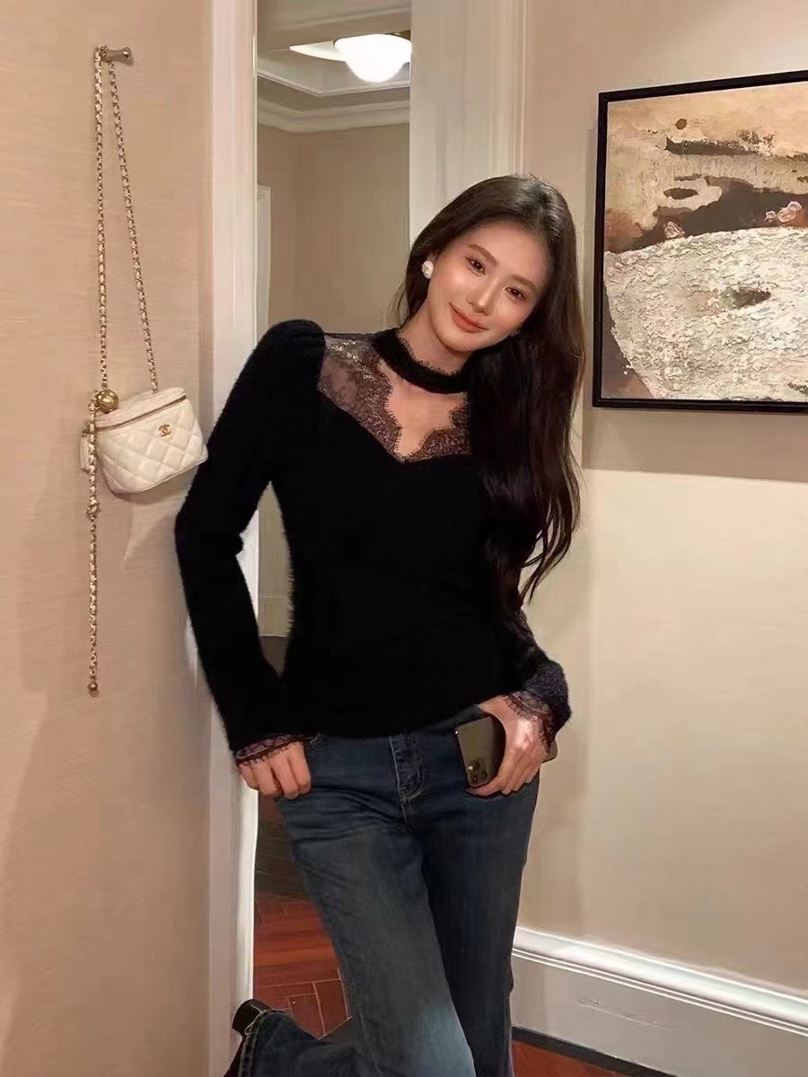 純欲小性感小心機露鎖骨蕾絲拼接掛脖針織衫女秋冬季新款磨毛上衣