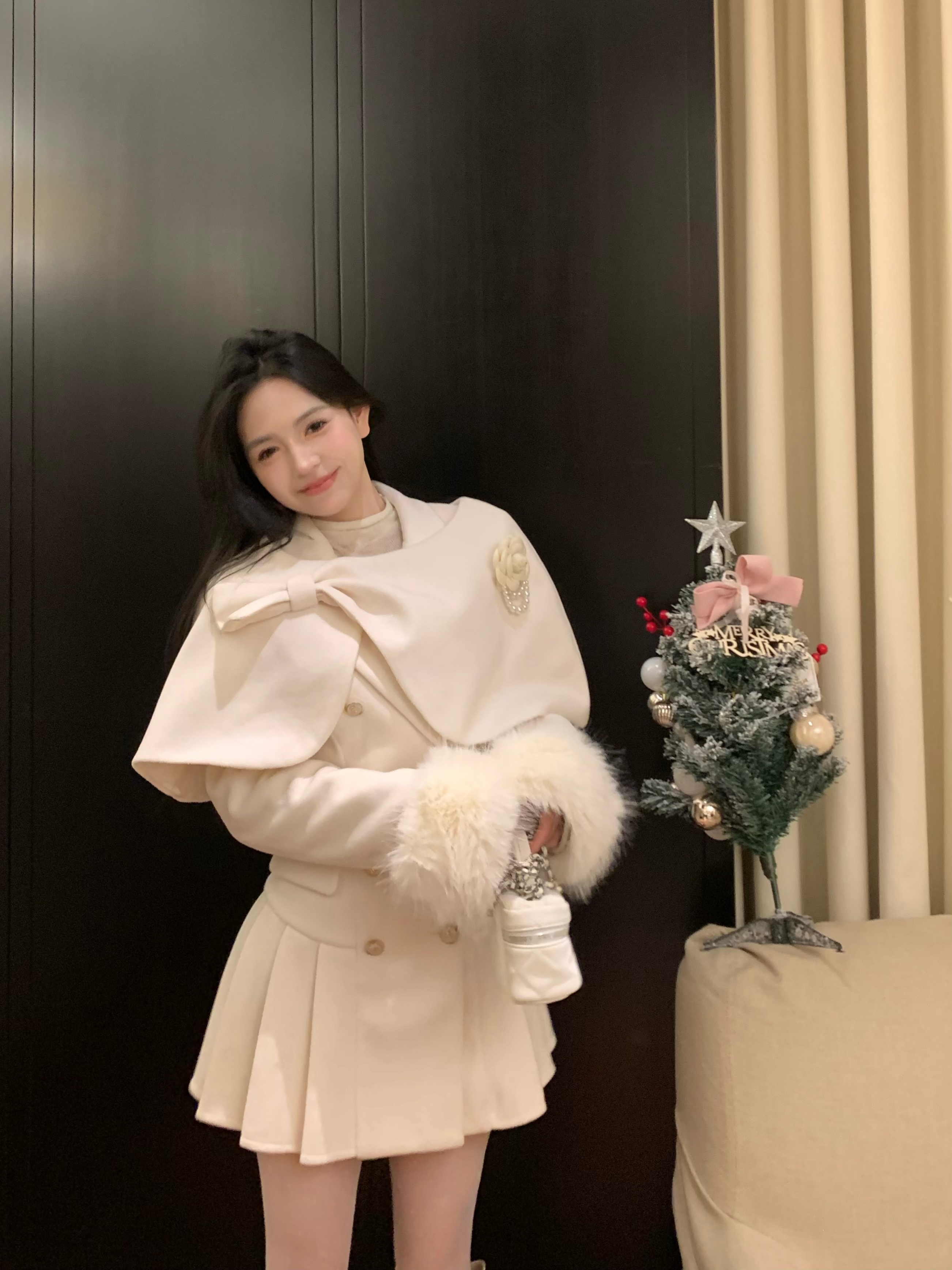 Actual shot of the daughter's cape coat, winter wear, Christmas wear, white woolen coat suit