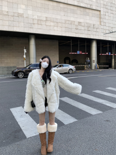 Actual shot of the new autumn and winter hot girl pure lust style high-end fur coat versatile top