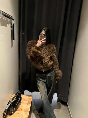 Real shot of stand-up collar zipper fur coat, retro lazy style Maillard thickened warm top