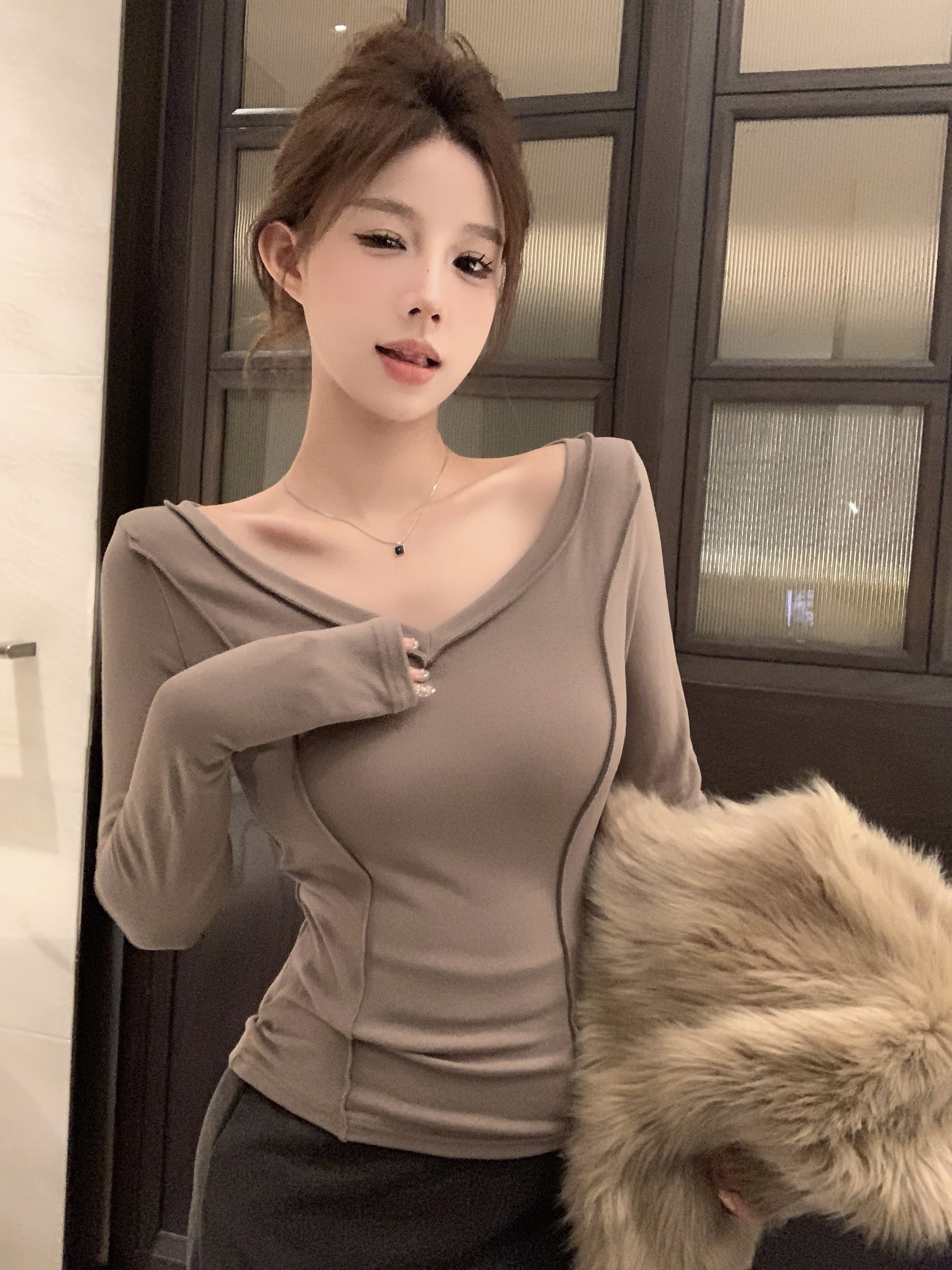 實拍~反縫設計小眾拼接長袖t恤女秋冬打底衫正肩v領修身上衣