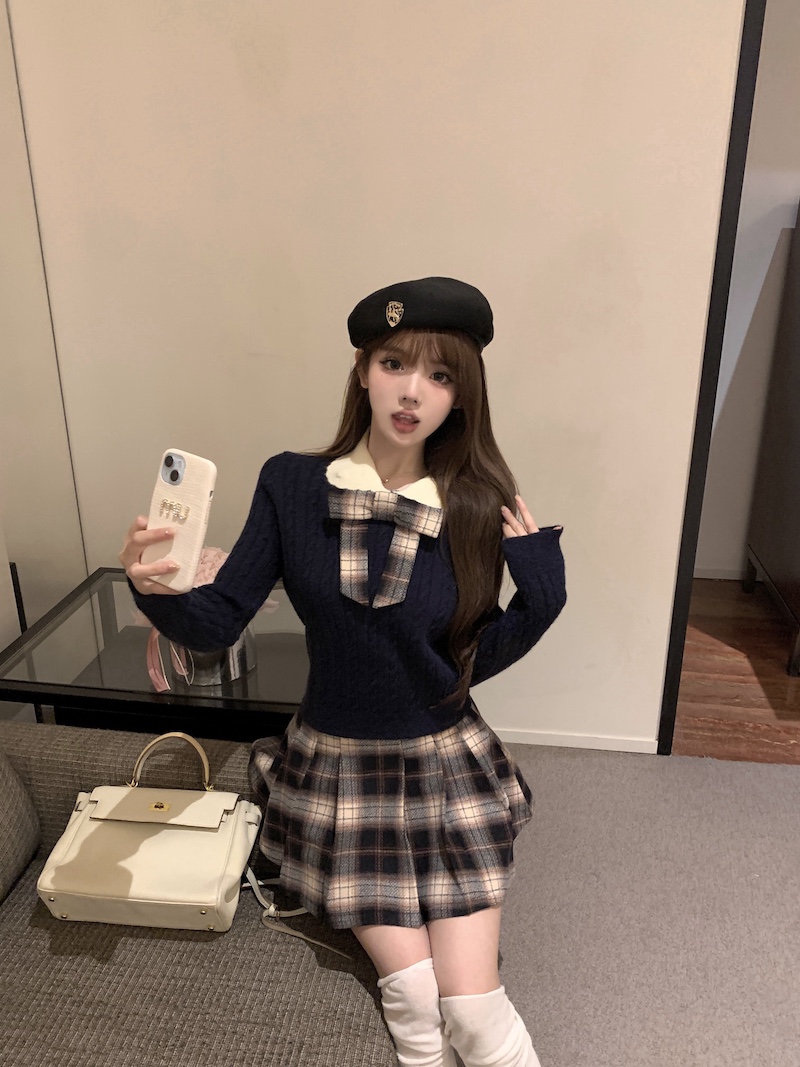 Actual shot of Korean style slim-fitting doll collar long-sleeved sweater bottoming shirt + high-waisted plaid skirt