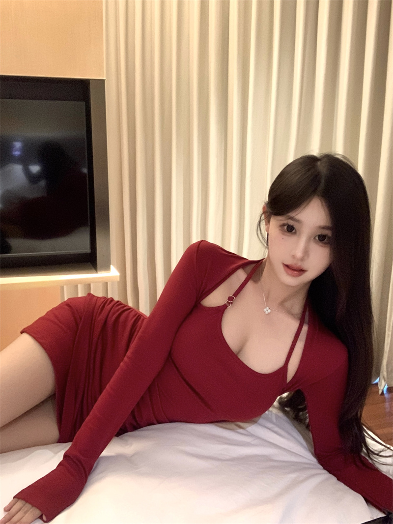 聖誕節掛脖紅色連衣裙女秋冬純欲性感包臀小媽裙短裙打底內搭裙子