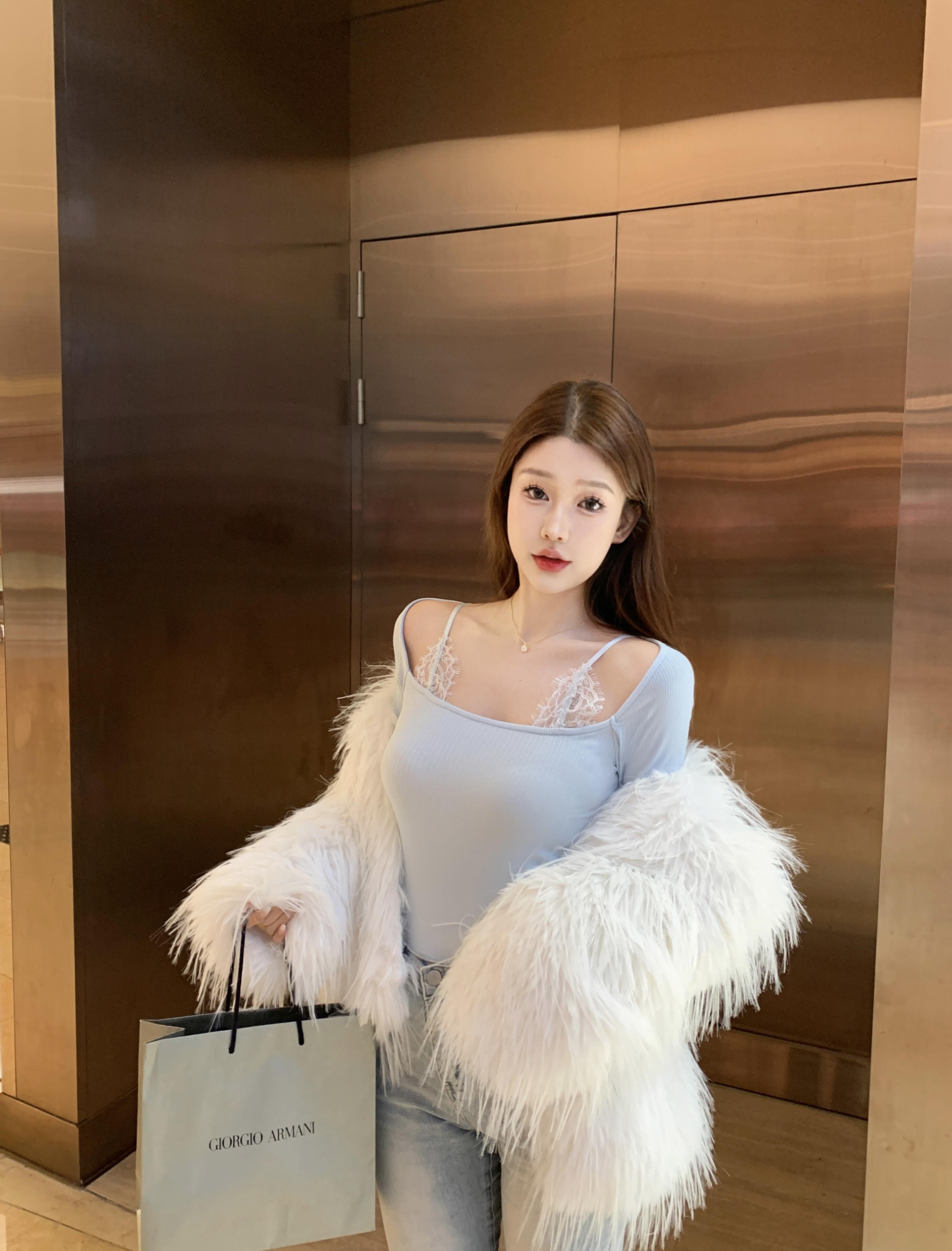 Real shot of one-shoulder pure lust sexy strappy lace bra design slimming inner top
