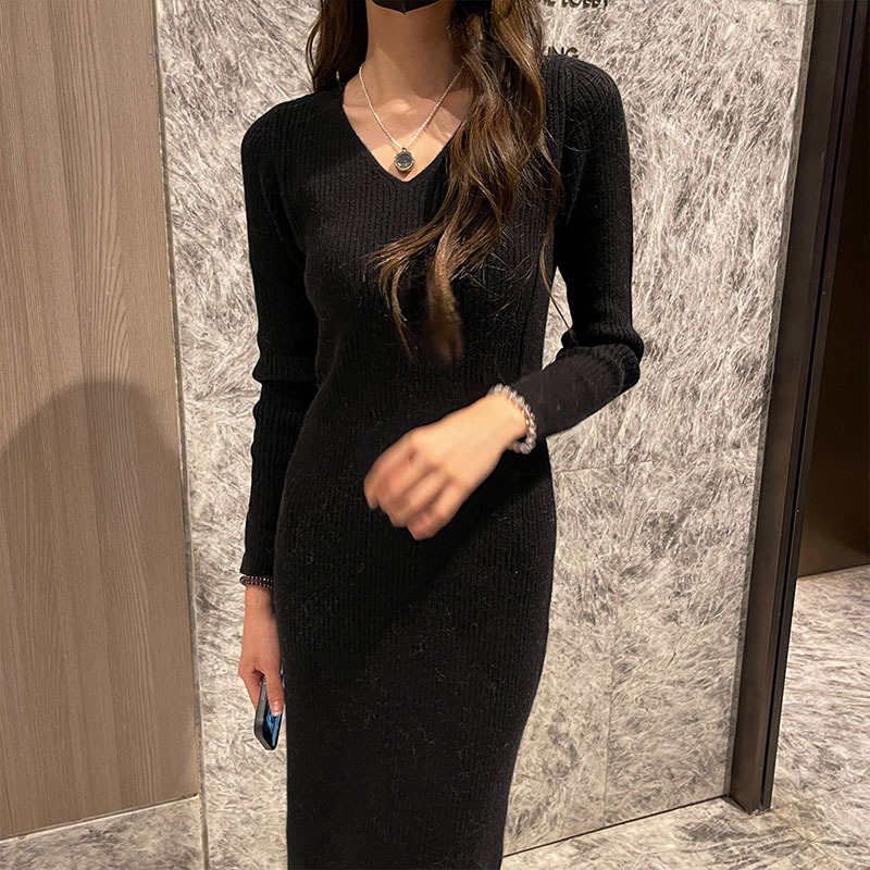 氣質v領針織毛衣連衣裙子女2023新款秋冬季大衣內搭打底修身長裙