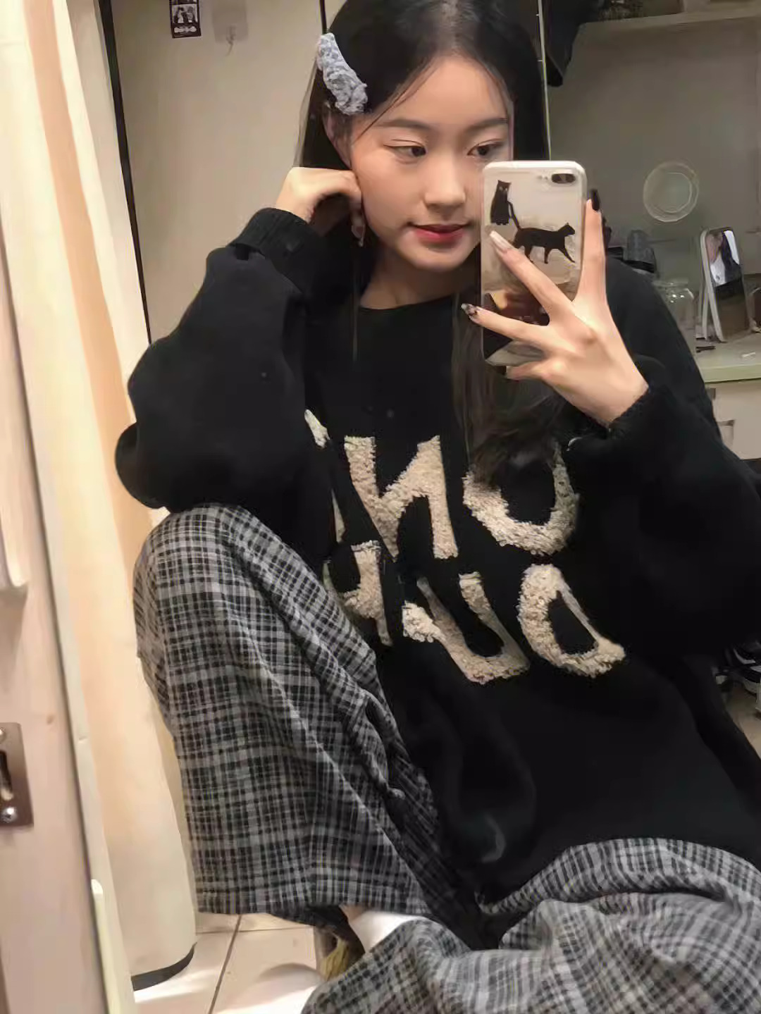 American retro lettered black sweater for women in autumn and winter loose outer wear bf lazy style soft waxy pullover knitted top trendy