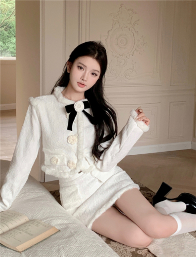 Real shot of a rich girl's style suit, heavy industry three-dimensional top + hip-covering short skirt two-piece set