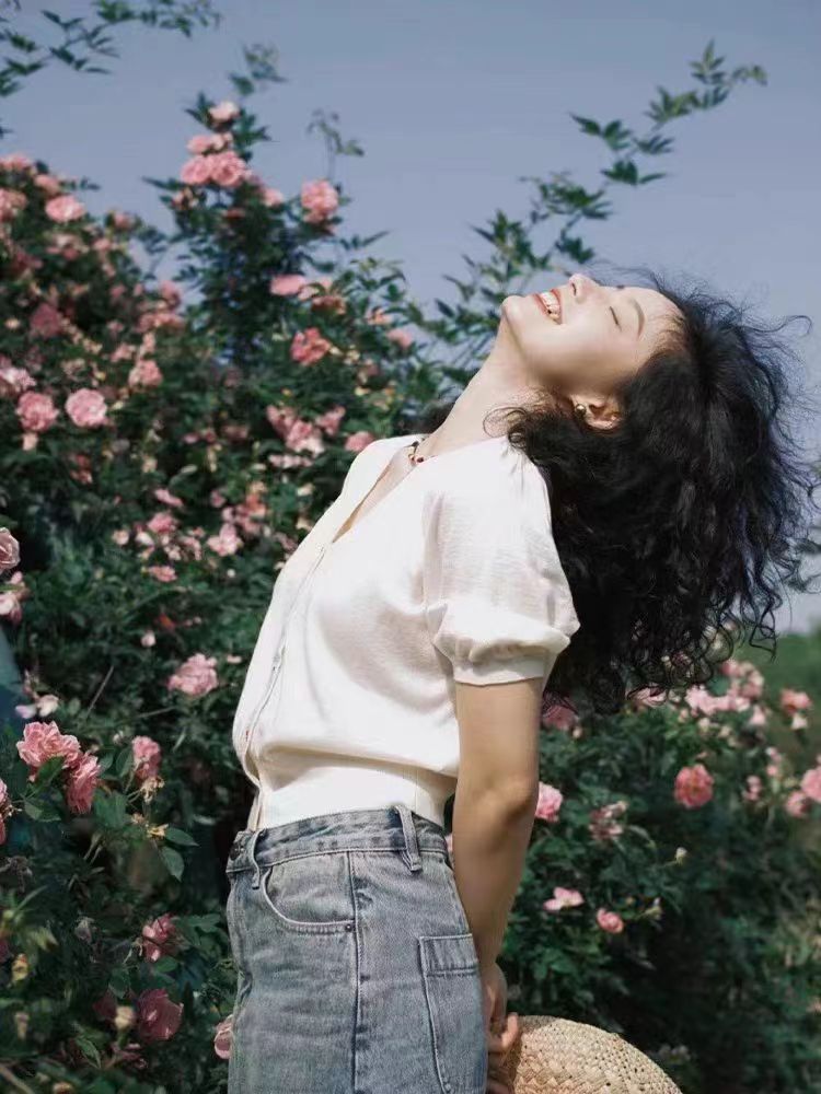 白色半袖v領冰絲針織衫女夏薄款開衫收腰正肩短袖t恤高腰短款上衣
