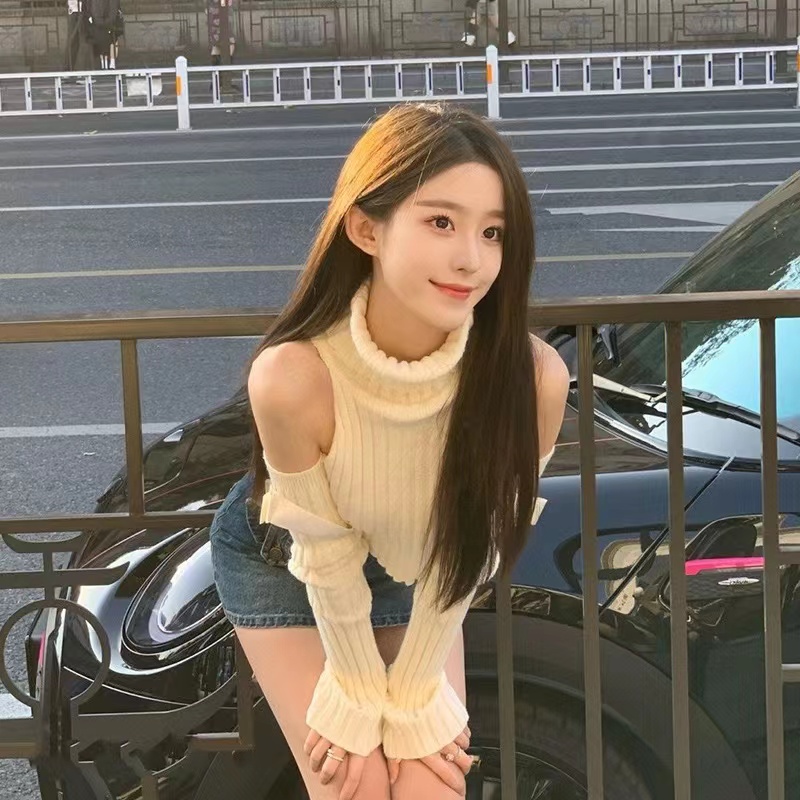 2023早春新款露肩高領針織衫女設計感小眾法式短款甜辣上衣女外穿