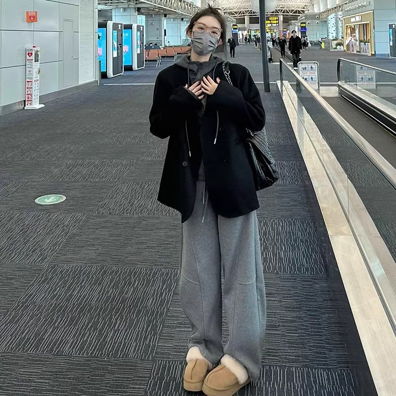 Internet celebrity trendy suit for women with design and temperament, celebrity Hong Kong style retro suit jacket with casual pants