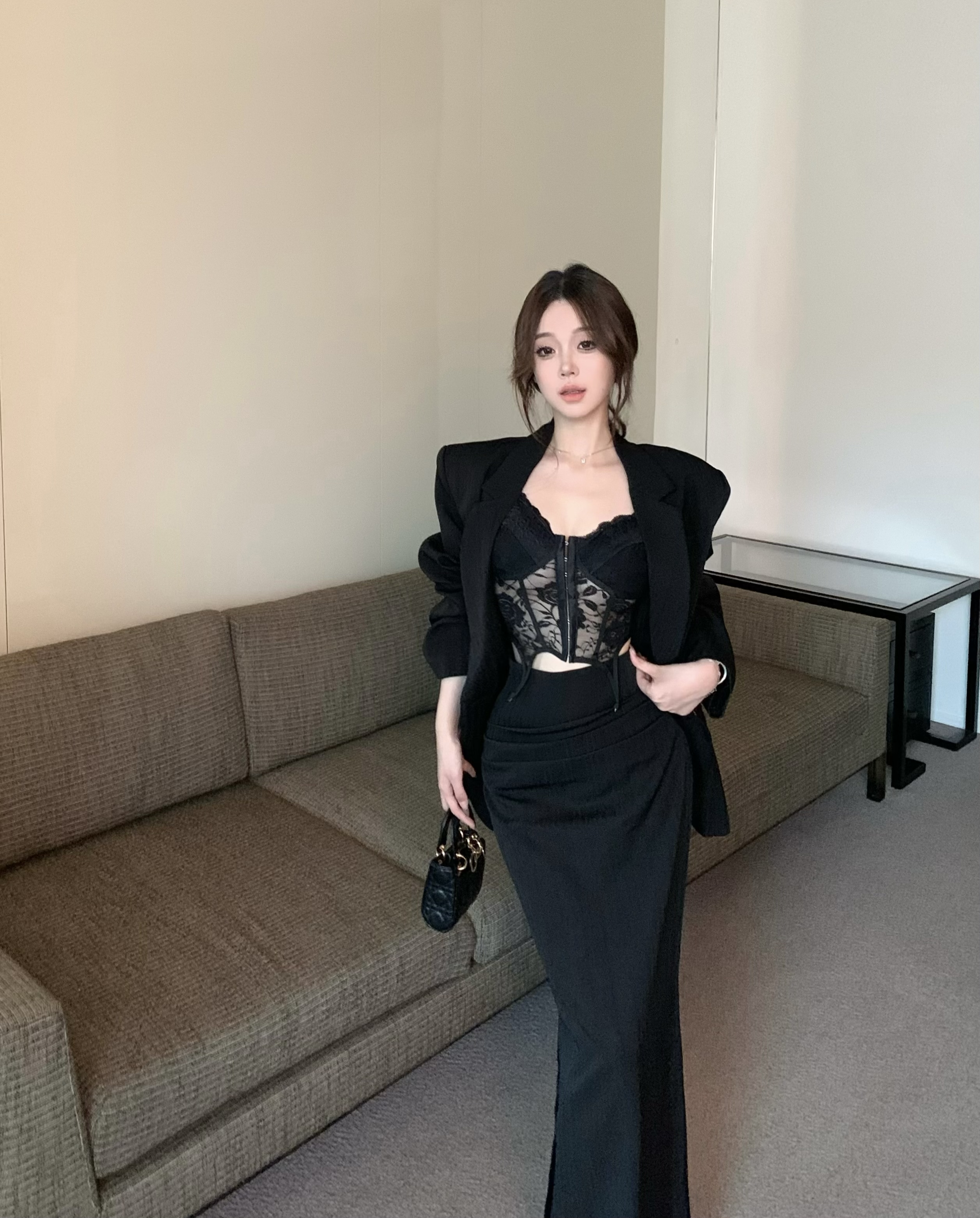 質感簡約高級晚宴設計感黑色百搭西裝長袖外套+高腰開叉設計感