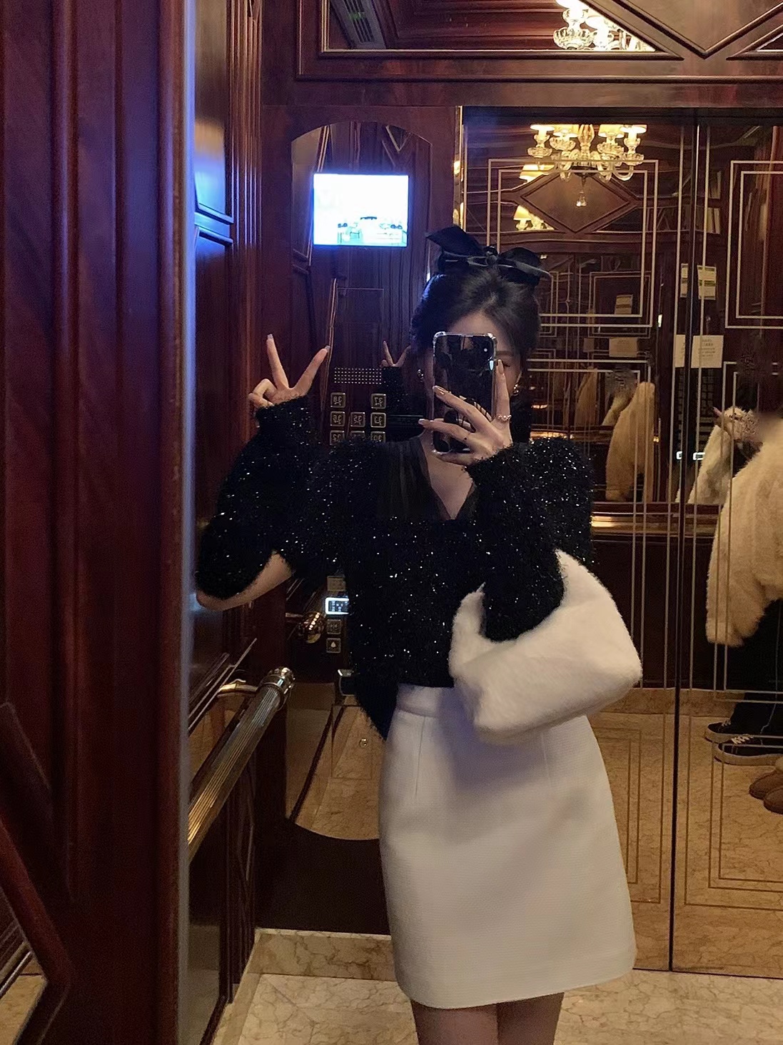 剩飯cellchok 網紗拼接v領毛衣女春季內搭設計感氣質袖套短袖上衣