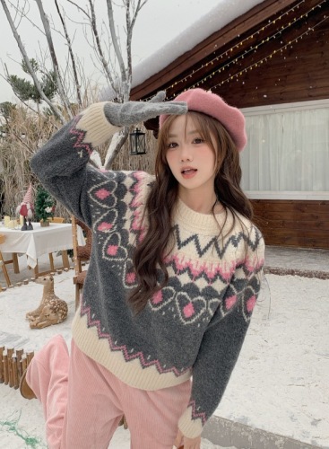 Actual shot of Korean style sweet age-reducing girl love Fair Isle lazy soft waxy thickened cow velvet sweater