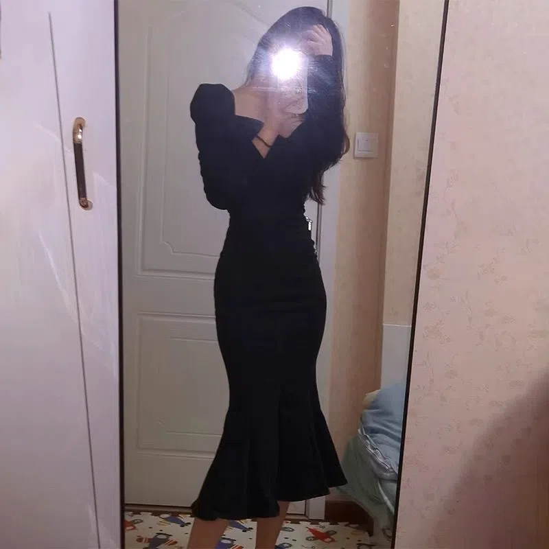 法式氣質高級感別致長袖魚尾包臀連衣裙女春秋赫本風小黑長裙子