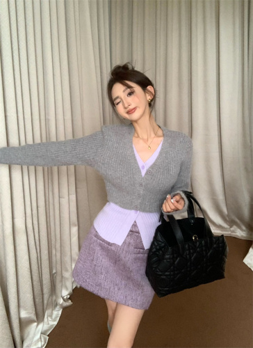 Actual shot of the new Korean style fake two-piece color-blocked sweater + high-waisted skirt two-piece set