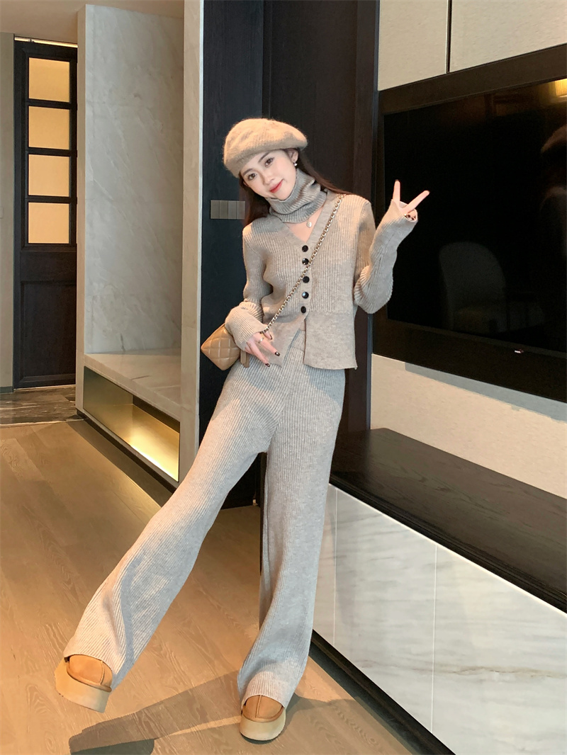 Actual shot of new winter V-neck single-breasted long-sleeved sweater + elastic waist wide-leg pants suit with scarf