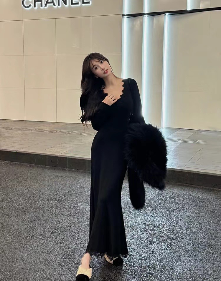 黑色V領蕾絲長袖魚尾連衣裙女秋冬2024款收腰氣質包臀長裙子