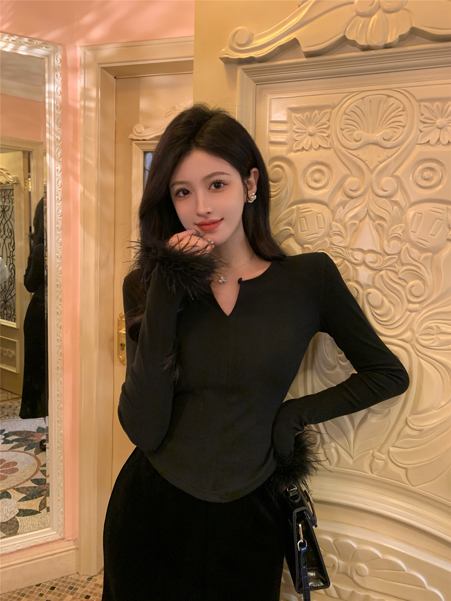 Actual shot ~ Winter temperament v-neck long-sleeved furry sleeves spliced ​​with brushed wool and velvet bottoming shirt long-sleeved T