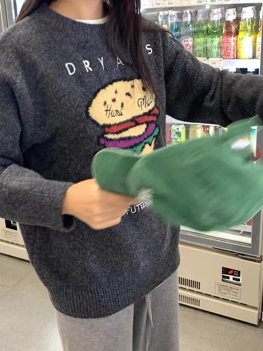 馨幫幫  趣味漢堡印花針織衫2023新款百搭氣質軟糯慵懶風套頭毛衣