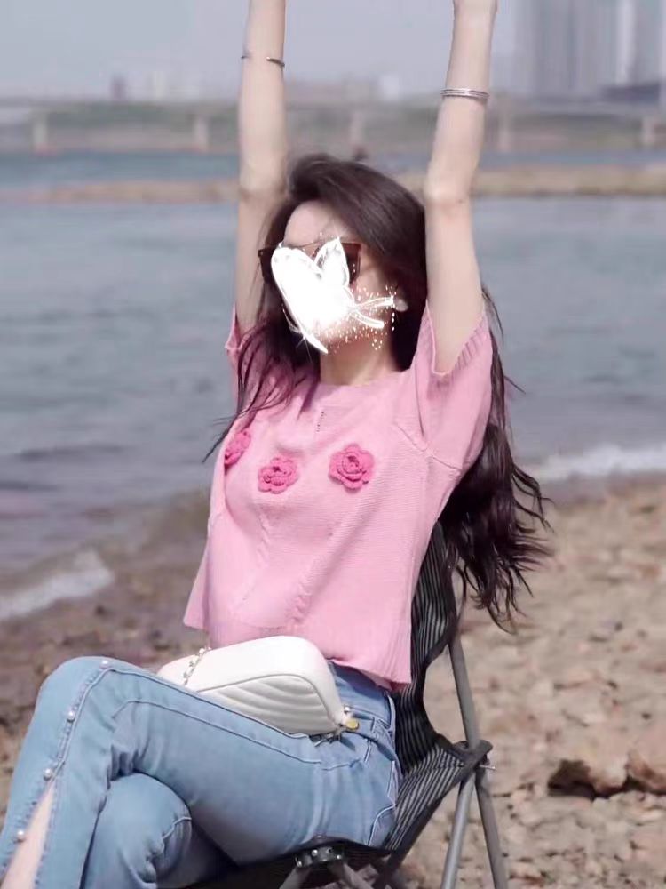 粉色繡花短袖針織衫上衣女夏2023新款法式設計感小眾溫柔甜美T恤