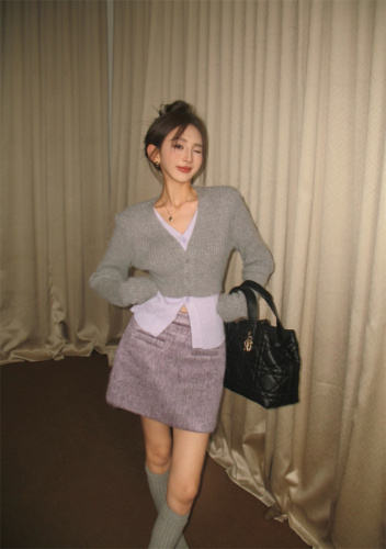 Actual shot of the new Korean style fake two-piece color-blocked sweater + high-waisted skirt two-piece set