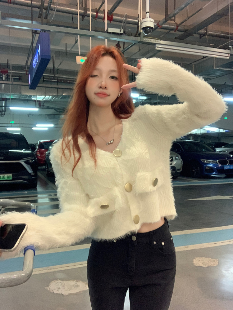 Actual shot of short mink knitted cardigan, small fragrant style, pure lust style, sexy V-neck sweater