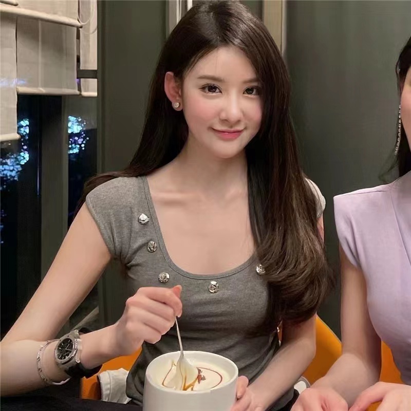 The same model as the internet celebrity model, gray deep U-shaped collar, temperament vest, women's tight-fitting slimming and versatile bottoming vest