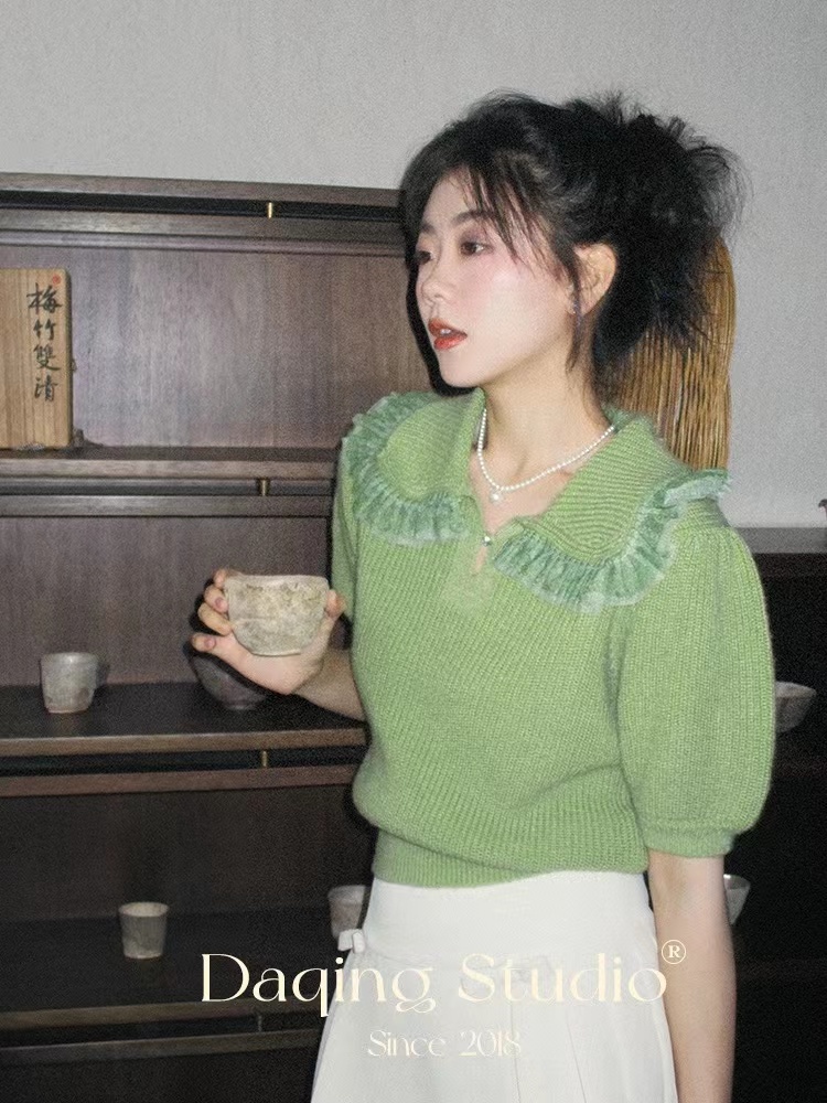 許大晴 甜美復古翻領針織上衣女夏蕾絲短款減齡泡泡袖溫柔小衫