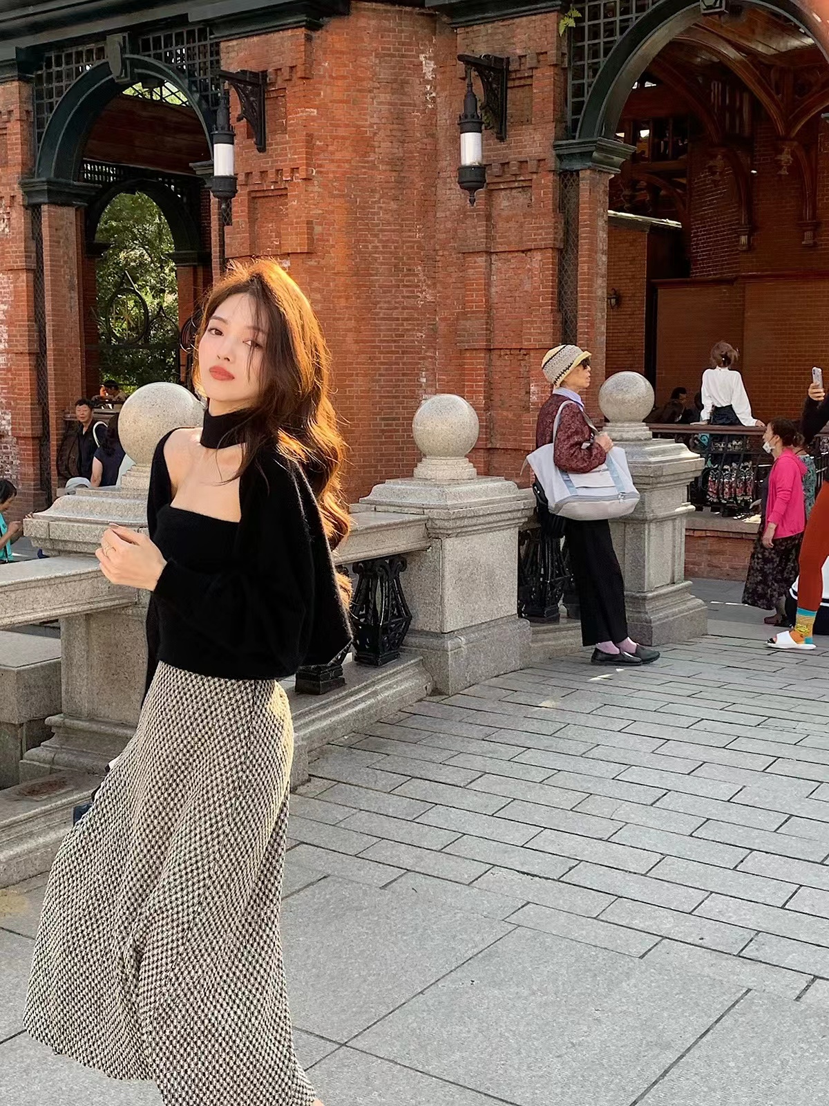 只有妮 鬆弛感 浣熊毛衣慵懶開衫秋冬高級感純欲掛脖上衣兩件套裝