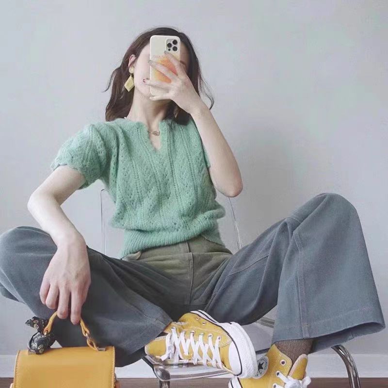 夏季薄款冰絲針織短袖T恤女法式復古短寬別致設計感小眾V領上衣女