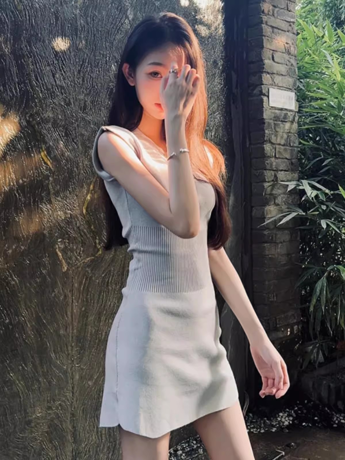 High-end, super-good-looking knitted dress for women in autumn, high-end, refined, cool style, slim-fitting, unique temperament, short skirt