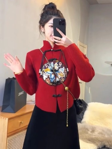 新中式盘扣重工刺绣红色毛衣女秋冬季时尚设计感立领开衫外套