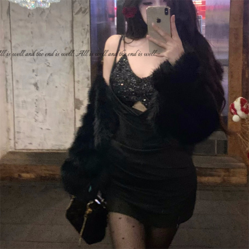 Actual shot of sexy sequin suspender two-piece dress, banquet atmosphere black skirt, versatile furry cardigan