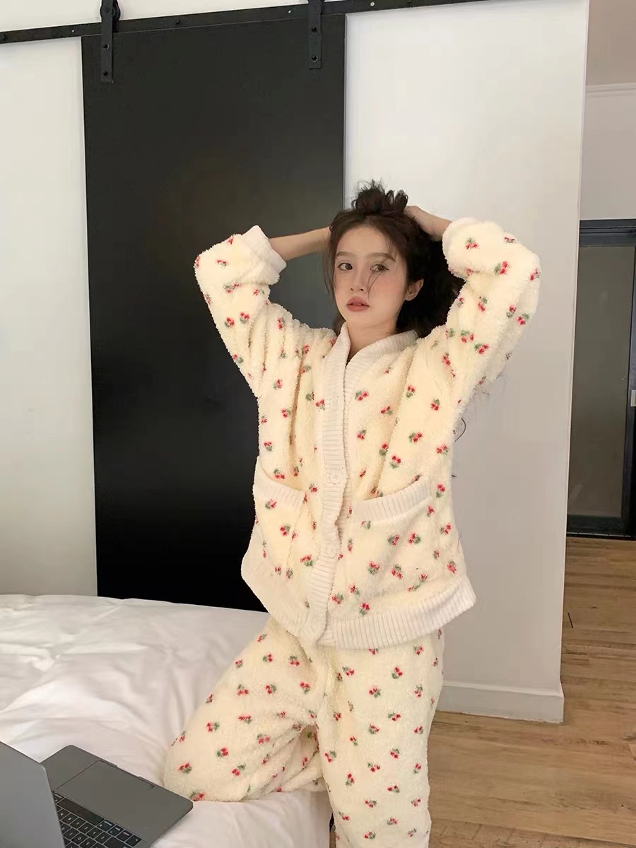 馨幫幫Homedress 秋冬加厚款櫻桃睡衣套裝女珊瑚絨親膚保暖家居服