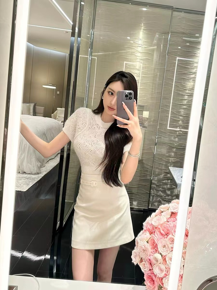 善喜說白色法式針織馬海毛短袖T恤女高級氣質圓領泡泡袖性感上衣