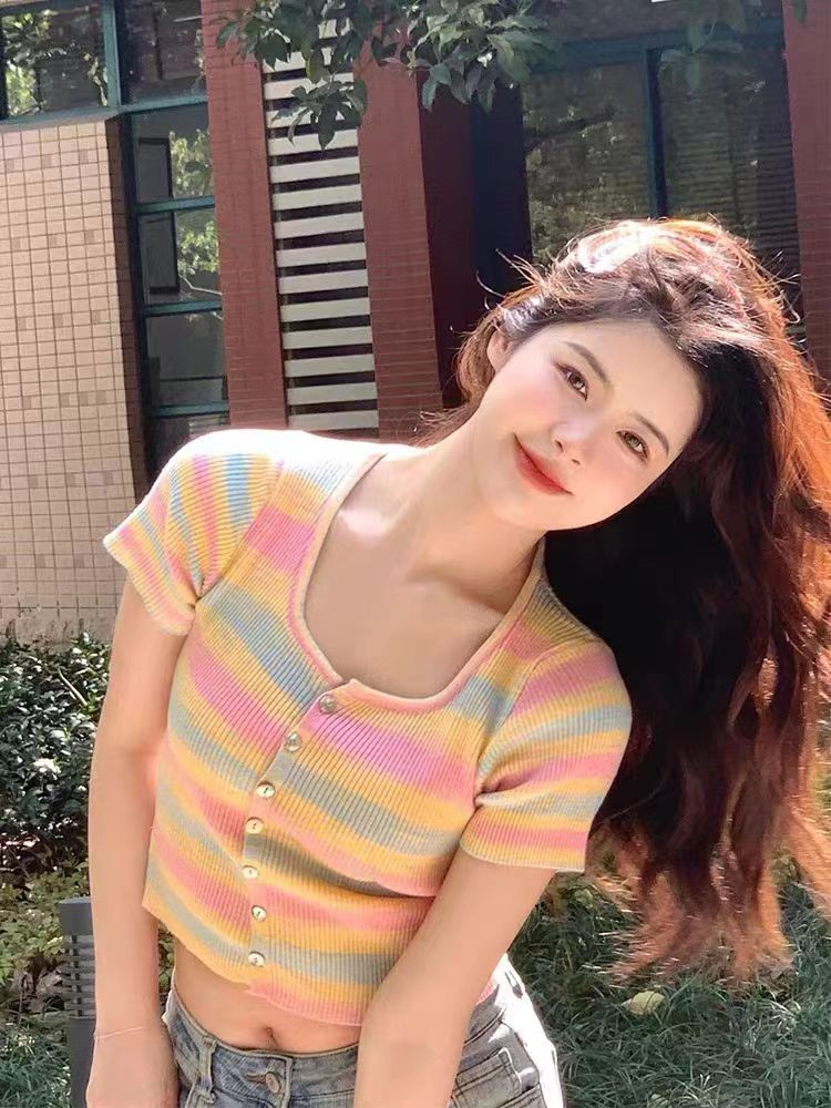 夏日多巴胺穿搭針織短袖T恤女夏季彩色條紋露臍短款顯瘦鎖骨上衣