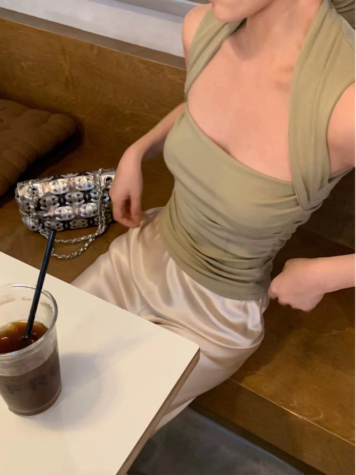 Mas Mash舒心時刻夏季新款休閒氣質簡約大領口純欲無袖上衣女