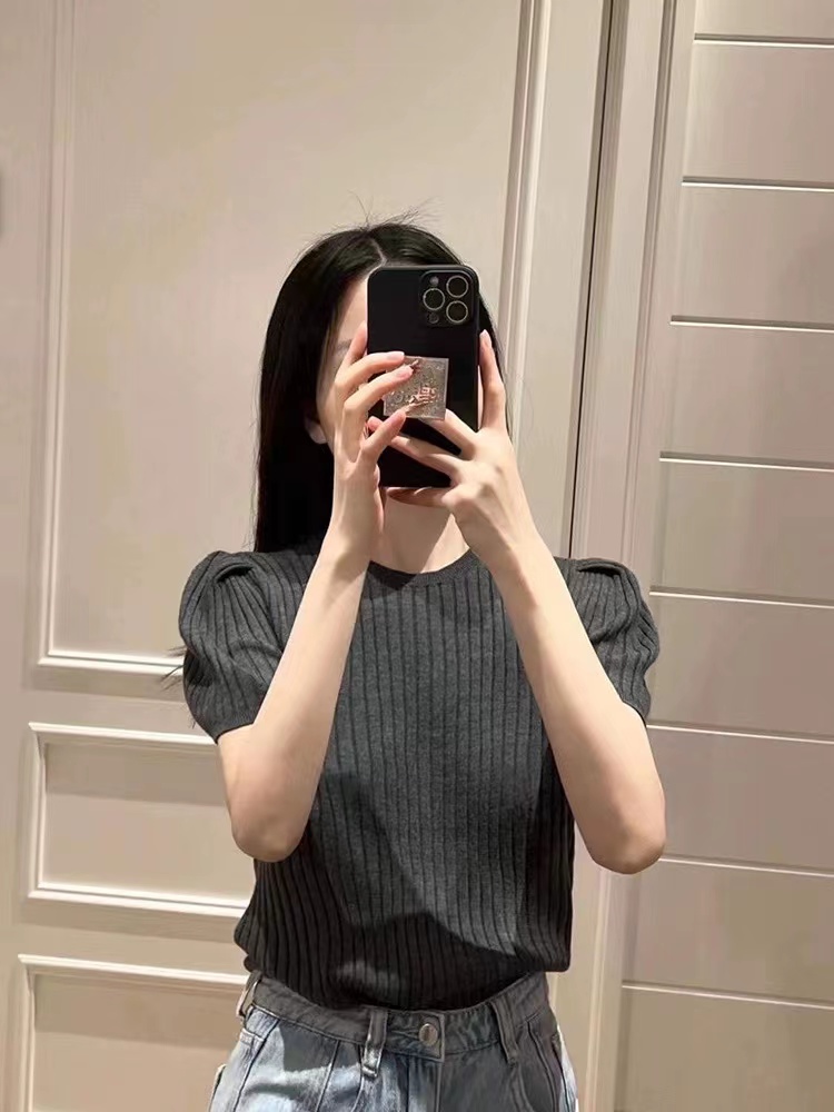 設計感黑色坑條針織衫女春季2023新款法式復古軟糯氣質泡泡袖上衣