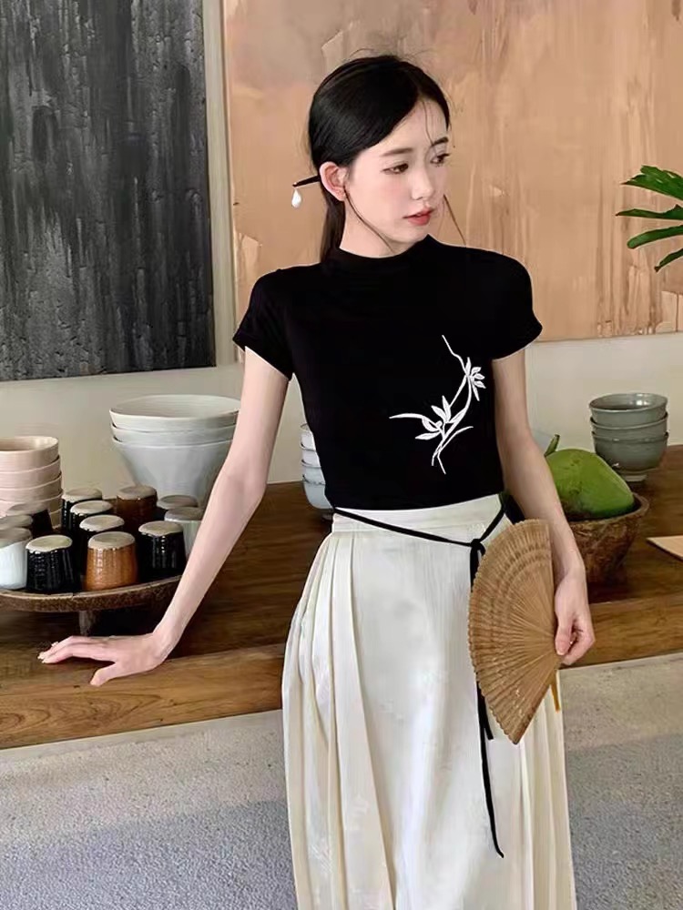 新中式設計感刺繡綁帶短袖針織