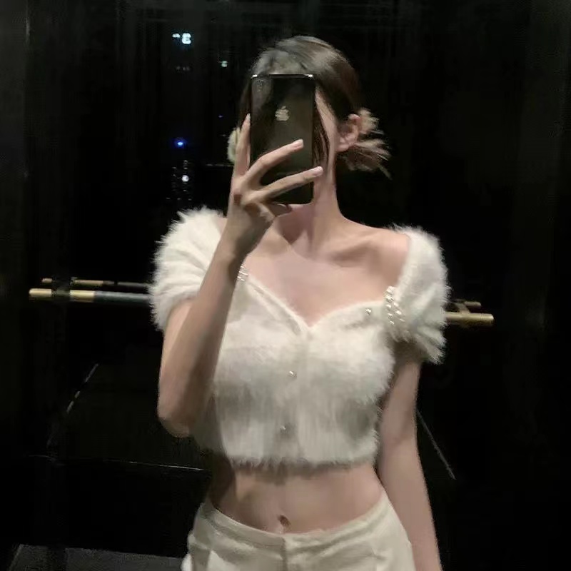 ~撤回尾單外貿毛絨小白兔 白色珍珠鏈短袖毛衣上衣女