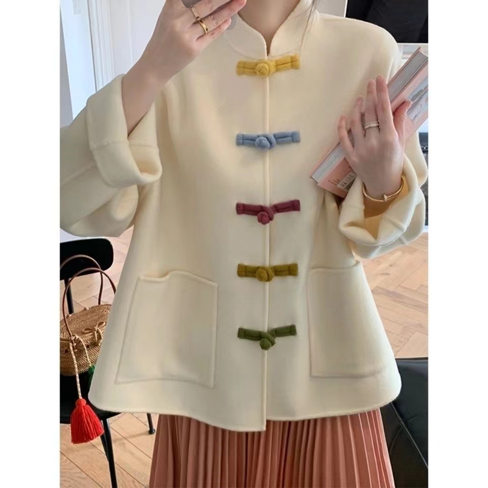 White small woolen coat for women 2023 autumn new niche design new Chinese style plate button short coat