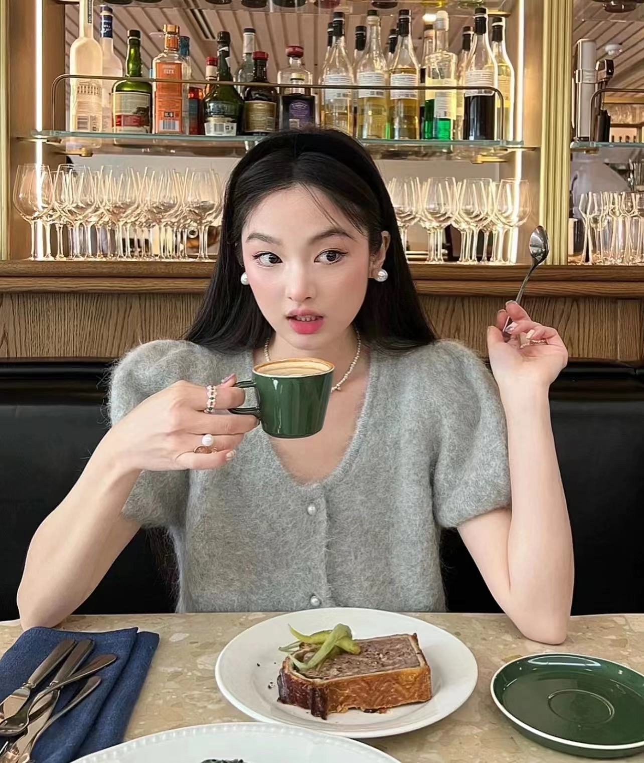 韓版灰色圓領泡泡袖洋氣法式針織開衫新款時髦小個子減齡寬鬆