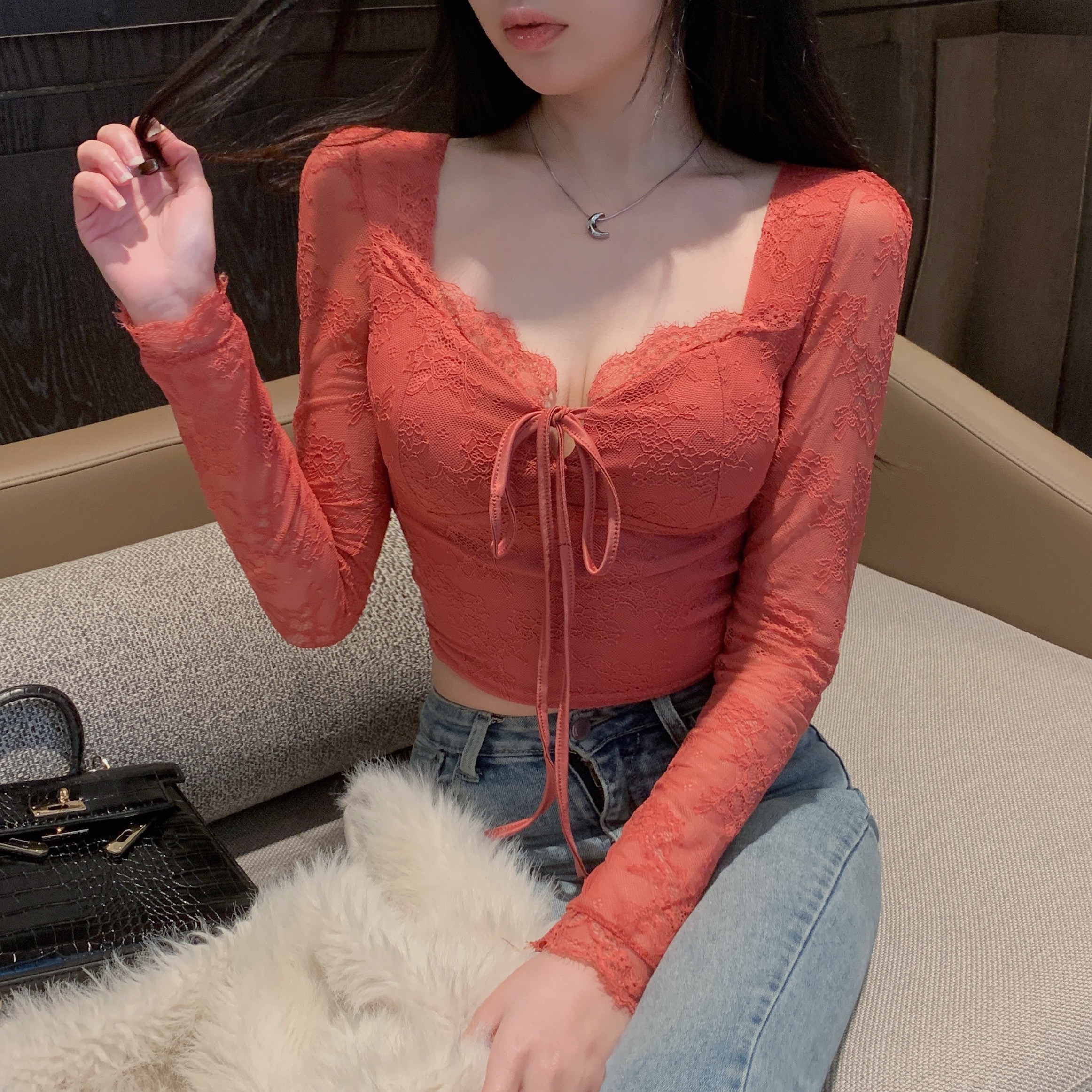 Real shot of smoky manta red lace strapped waist long-sleeved top with royal sisterly temperament V-neck female inner tower